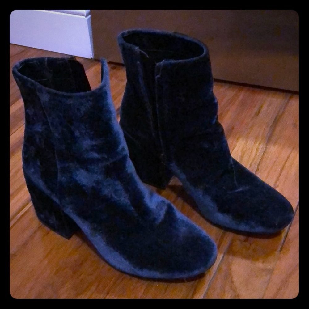 Blue velvet boots